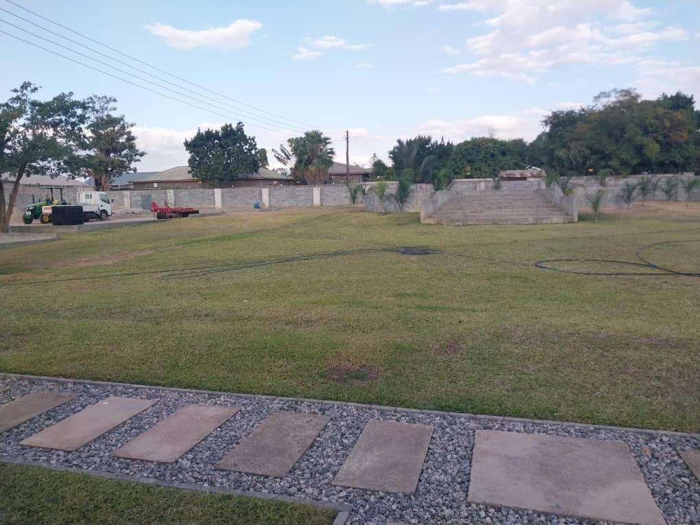 Emmrose Apartments Chingola Exterior foto